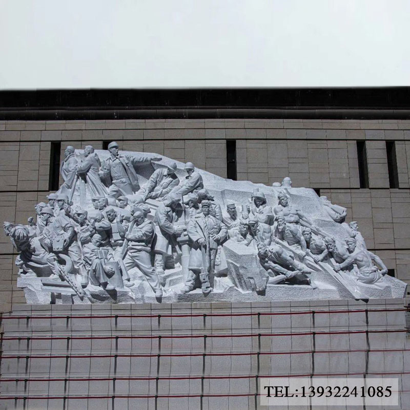 中国共产党历史展览馆前的红军雕塑群雕