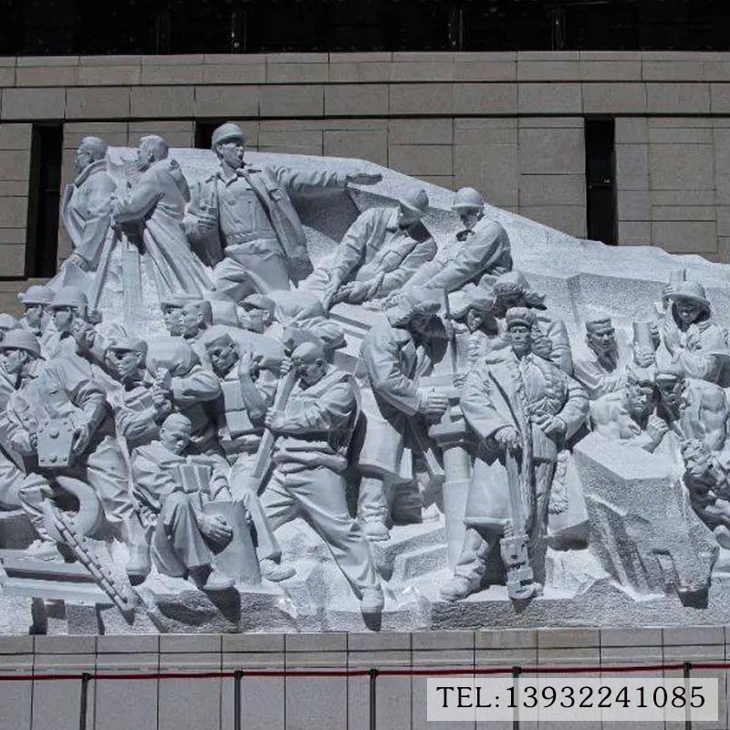 中国共产党历史展览馆前的看个人物群雕